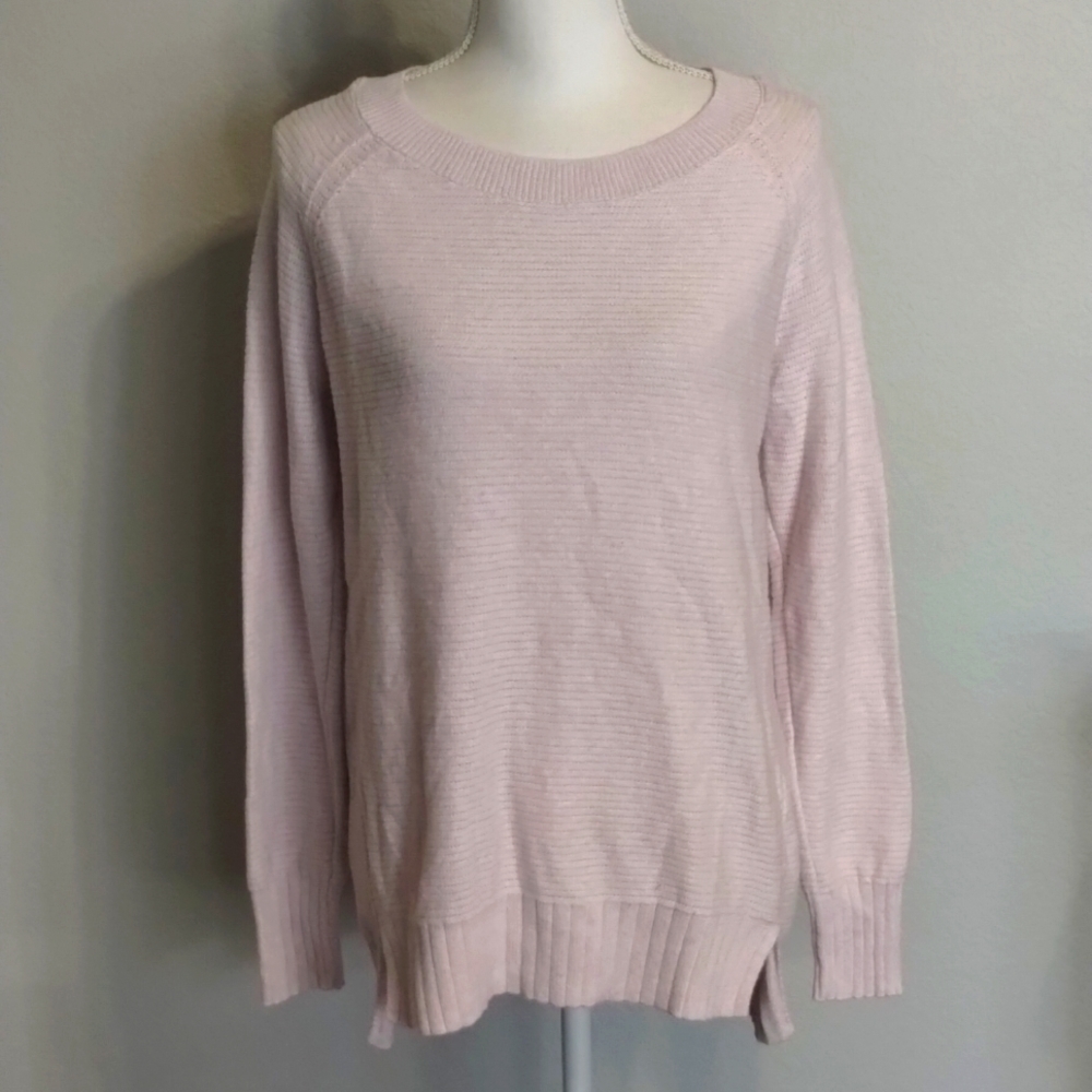 Old Navy Sweater pale pink long sleeve size medium side slits cotton blend
